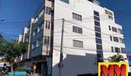 Apartamento com 2 Dormitórios em Bairro de Vasto Comércio em Cabo Frio