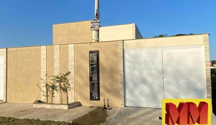 Casa recém construída, independente, com quintal em Cabo Frio.