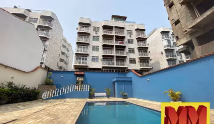 Cobertura duplex com vista mar em condomínio com lazer completo