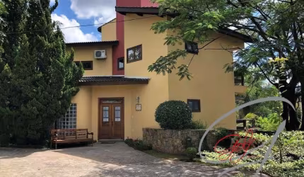 Casa para venda em Cotia-SP.
