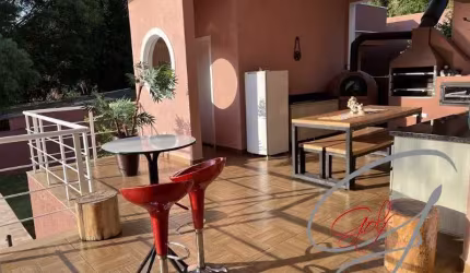Casa em condomínio fechado para venda em Carapicuíba-SP.