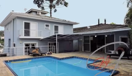 Casa a venda em Carapicuíba-SP.