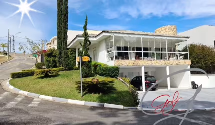 LINDISSIMA CASA C/ 424m², 5 SUÍTES (2 C/ CLOSET) NO CONDOMÍNIO BEVERLY HILLS EM JANDIRA-SP,  DIVISA COM BARUERI, SALA C/ 100M², E GARAGEM P/ 6 CARROS.