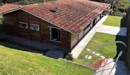 casa térrea pré-fabricada em madeira - Casema. - Com ótima localização e face norte total, 3 Suítes e 4 vagas de garagem.
