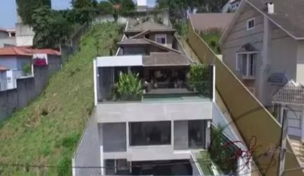 Casa Sobrado 629 m2, 3 dormitórios, sendo 3 suítes