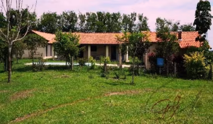 Oportunidade Única: Sitio à venda em Porangaba-SP, Bairro dos Marianos! 2 quartos, 1 suíte, 3 banheiros, 145.000m² - Confira!