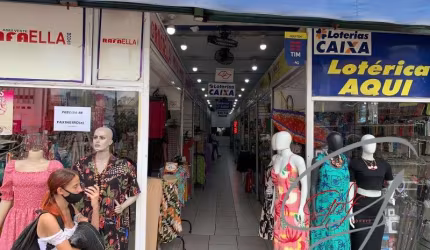 Venha conhecer essa incrível oportunidade de investimento! Temos disponível um espaço comercial de 520m², com um total de 39 lojas, das quais 11 já estão locadas e incluem uma lotérica em pleno funcio