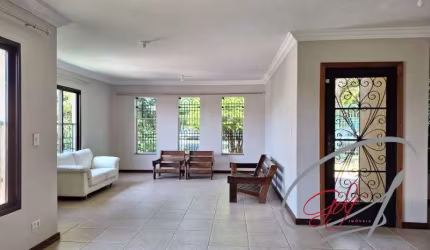 Imperdível oportunidade: Casa de alto padrão com 4 quartos e 2 suítes na Vila São Francisco, São Paulo-SP. Confira!
