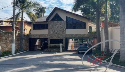 Casa a venda em Carapicuíba-SP.