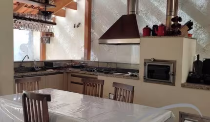 Imperdível: Casa à venda em Osasco-SP, Parque dos Príncipes, 4 quartos, 3 suítes, 3 salas, 5 vagas, 384m²!