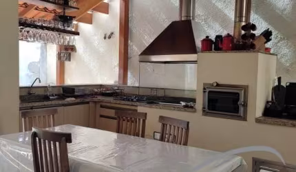 Imperdível: Casa à venda em Osasco-SP, Parque dos Príncipes, 4 quartos, 3 suítes, 3 salas, 5 vagas, 384m²!