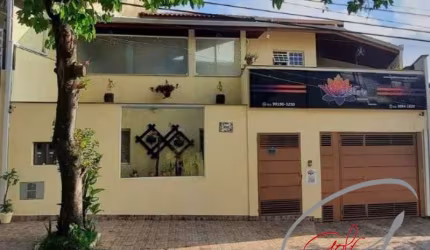 Excelente Casa Comercial à Venda em Osasco-SP, Bairro Vila Campesina: 2 Quartos, 4 Salas, 5 Banheiros e 240m² de Área!