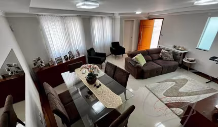 Casa residencial para venda no Bairro Bela Vista, Osasco, SP, com 212 m² de área construída. Contém 3 suítes, 5 banheiros, Sala para 3 ambientes.