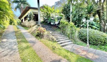 Casa residencial para Venda Granja Viana, Cotia 6 dormitórios sendo 6 suítes, 3 salas, 9 banheiros, 14 vagas 641,22 m² construída, 628,42 m² terreno