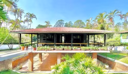 Casa residencial Térrea  Venda Granja Viana  Jardim Colibri, Cotia 4 dormitórios sendo 2 suítes, 3 salas, 5 banheiros, 8 vagas 464,00 m² construída, 2.413,00 m² terreno