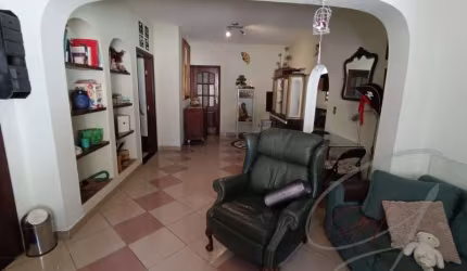 Casa de alto padrão com 6 quartos e 6 vagas de garagem na Vila São Francisco, São Paulo-SP!
