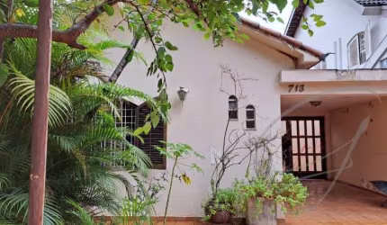 Casa comercial para locação na Vila Leopoldina, São Paulo-SP, bairro Bela Aliança: 2 quartos, 1 suíte, 1 sala, 2 banheiros, 3 vagas.