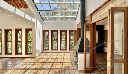 Casa residencial para Venda e Locação Condomínio Iolanda, Taboão da Serra 3 dormitórios sendo 1 suíte, 3 salas, 4 banheiros, 5 vagas 485,50 m² construída, 3.652,50 m² terreno