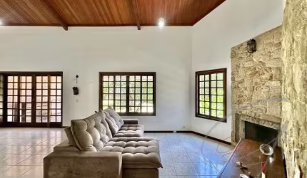 Casa residencial para Venda Granja Viana, Carapicuíba 3 dormitórios sendo 3 suítes, 3 banheiros, 8 vagas 255,13 m² construída, 1.546,75 m² terreno