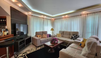 Casa à venda em Cotia-SP, bairro Gramado: 3 quartos, 1 suíte, 2 salas, 3 banheiros, 4 vagas, 337m²!