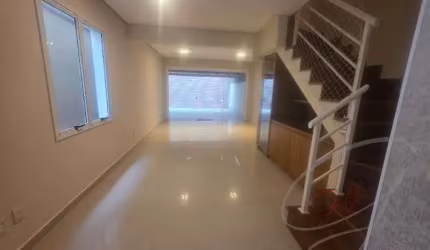 CASA PARA LOCAÇÃO EM CONDOMINIO FECHADO, 3 DORMITÓRIOS E 1 SUITE, COM QUINTAL
