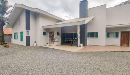 Casa com 2 dormitórios + 1 suíte, Centro