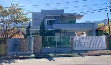 Casa com 1 suíte + 2 quartos, Vila Lalau