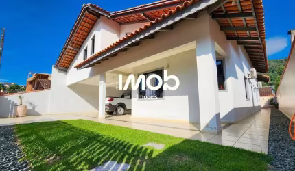 Casa semimobiliada com 1 suíte + 2 quartos, Jaraguá Esquerdo