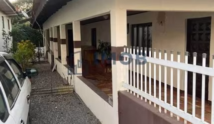 Casa com 3 quartos, Guamiranga