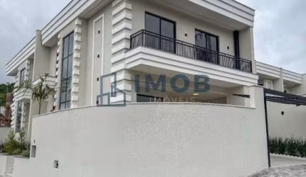 Casa Geminada com 1 suíte com closet + 2 quartos, Jaraguá Esquerdo