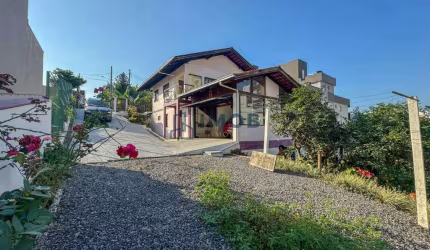 Casa com 3 Quartos, bairro Nova Brasília