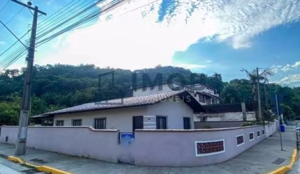Casa com 3 Quartos, Centro de Guaramirim