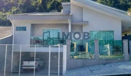 Casa Mobiliada com 1 suíte + 2 quartos, Centro de Guaramirim - SC