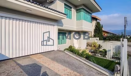 Casa com 4 quartos, sendo 3 suítes, Amizade