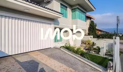 Casa com 4 quartos, sendo 3 suítes, Amizade