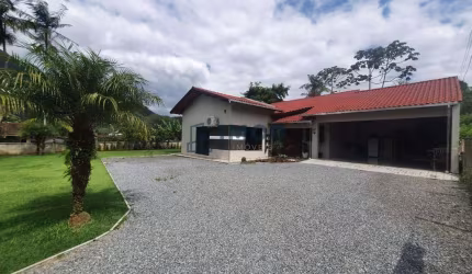 Casa com 2 suítes + 1 Quarto, Centro de Corupá
