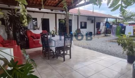 Casa com 2 quartos, Jaraguá 99 - Jaraguá do Sul