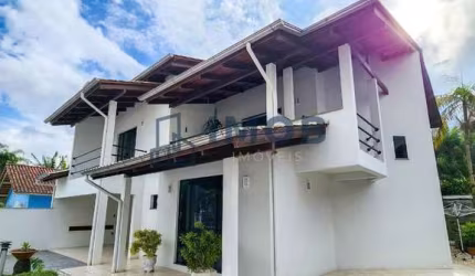 Casa com 1 suíte com banheira + 2 quartos, Vila Baependi - Jaraguá do Sul