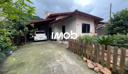 Casa com 1 Suíte + 4 Quartos, Rio Hern- Schroeder