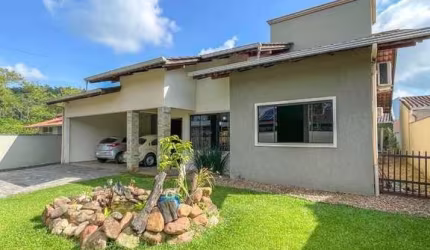 Casa com 1 suíte  + 2 quartos, Nereu Ramos - Jaraguá do Sul