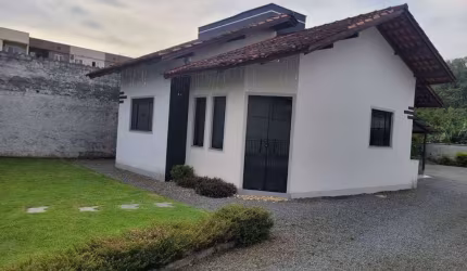 Casa com 2 quartos, Jaraguá 99 - Jaraguá do Sul