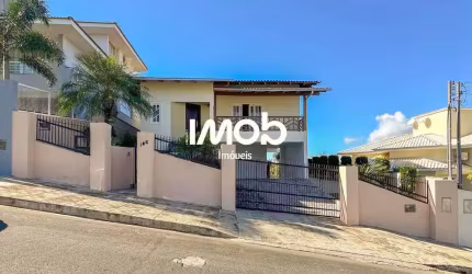 CASA COM 1 SUÍTE + 2 QUARTOS NO BAIRRO AMIZADE