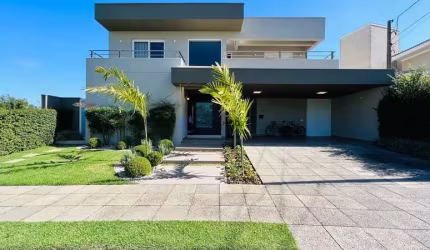 Sobrado de 4 suítes e piscina no Residencial Damha II em São Carlos/SP