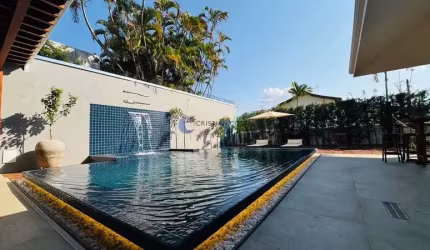 Sobrado de 4 suítes e piscina no Parque Santa Mônica em São Carlos/SP.