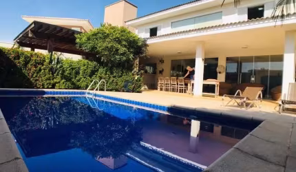 SOBRADO DE 4 SUÍTES, ESCRITÓRIO E PISCINA NO CONDOMÍNIO RESIDENCIAL DAMHA 1 EM SÃO CARLOS/SP