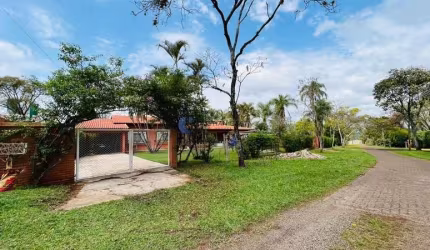 Casa de veraneio no cond. Vila Pinhal do Broa em Tirapina/SP