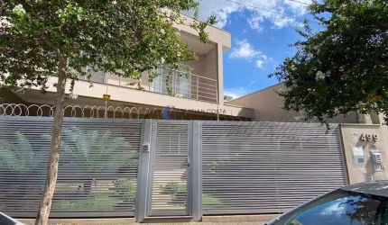 Sobrado de 4 dormitórios e piscina na Vila Prado em São Carlos/SP