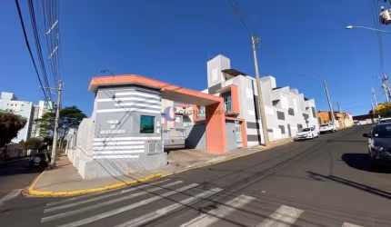 Sobrado de 3 dorm. no cond. Portal do Mediterrâneo em São Calos/SP
