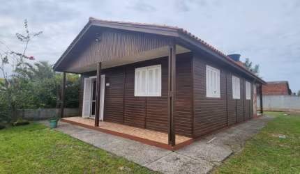 Casa linda de madeira nobre
