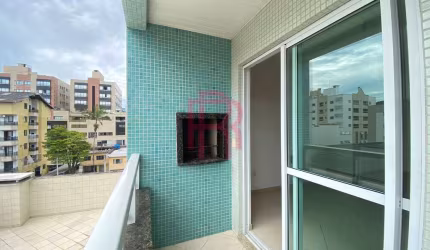 Apartamento semi-mobiliado para locação anual no Centro de BC
